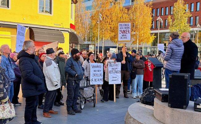 Manifestation för äldreomsorgen 18 oktober 2025. Initiativtagare var Arbetarpartiet. Demonstration för äldreomsorgen